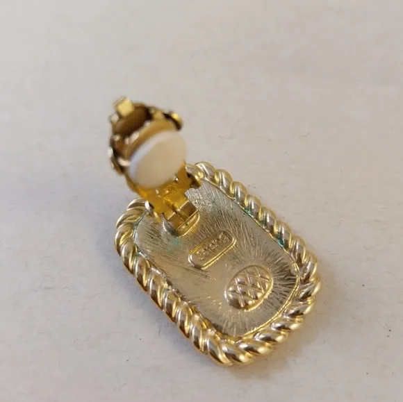 Vintage Butler White Enamel and Gold-Tone Collar Necklace Set - Picture 7 of 12